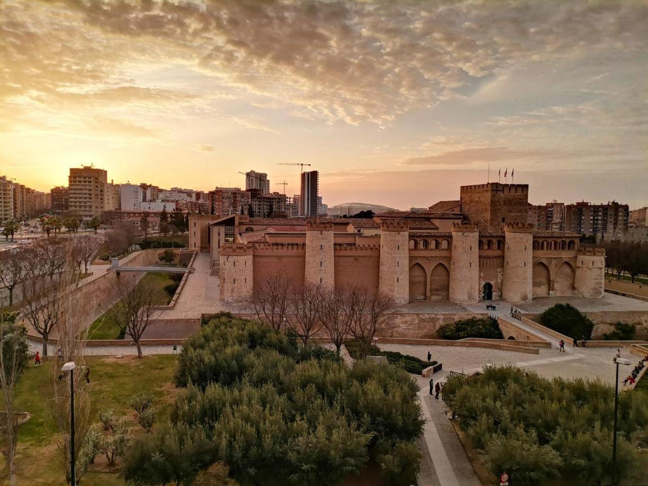 La Balconada De La Aljaferia Con Parking Privado Apartment Zaragoza Bagian luar foto